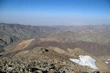 لودرها قوانین زیست محیطی را در قله های ۴ هزار متری زیر پا می گذارند