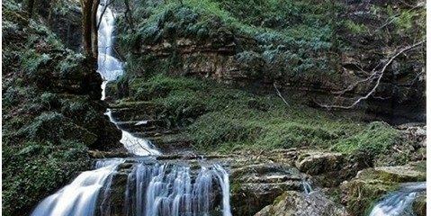 آبشار شگفت‌انگیزی با هفت پلکان بهشتی 