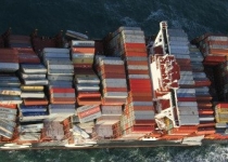 سقوط بیش از ۲۵۰ کانتینر کشتی باربری در ساحل هلند و آلودگی دریا