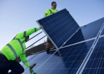 مشاغل انرژی تجدیدپذیر در انگلستان به یک سوم کاهش یافته است