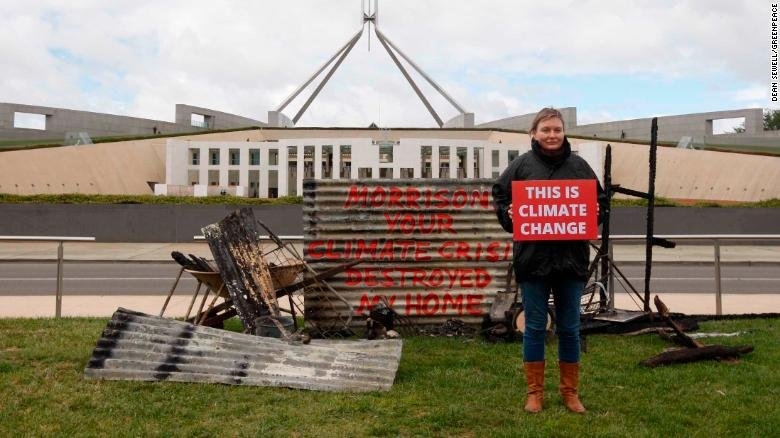 اعتراض اقلیمی متفاوت یک زن در استرالیا