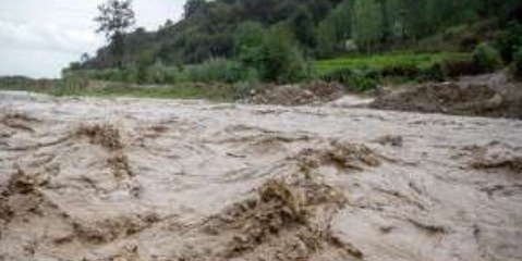 جاری شدن سیلاب در مسیر رودخانه مازندران